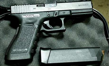 Ministerstvo kupuje pro vojáky stelné zbran Glock 17.
